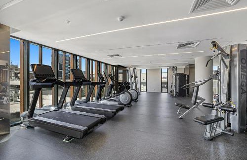 Moonee Ponds Apartment | Chic 1-Bed with Parking, Gym, Pool & City Views