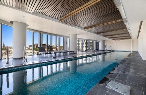 Moonee Ponds Apartment | Chic 1-Bed with Parking, Gym, Pool & City Views