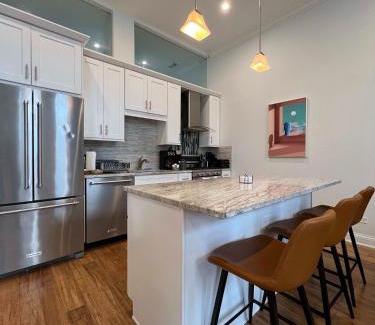 Near West Side Apartment | Chic 1 BR w Parking