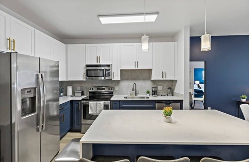 Cherry Apartment | Chic 1BR Retreat | Pool, Gym, W/D | 5 Min to DT