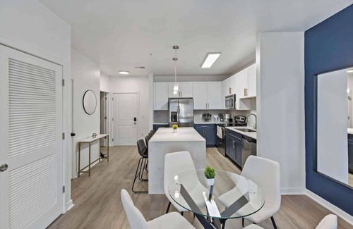 Cherry Apartment | Chic 1BR Retreat | Pool, Gym, W/D | 5 Min to DT