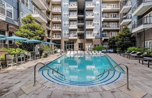 Cherry Apartment | Chic 1BR Retreat | Pool, Gym, W/D | 5 Min to DT