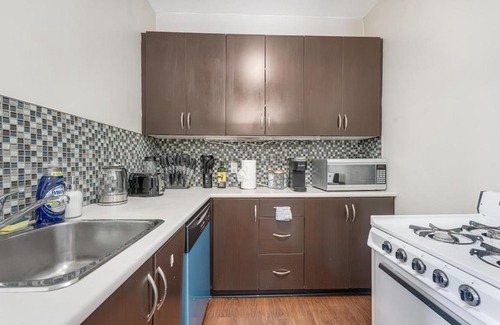 West End Apartment | Chic 2BR Condo in West End Downtown with Parking