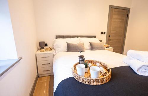 West Finchley Apartment | Chic 2King BD Apt London with Ensuite & Pull Out Bed