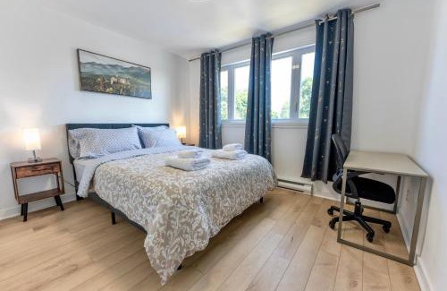 Laval-des-Rapides Apartment | Chic 3BR 5 Beds 5min walk to Metro Free Parking
