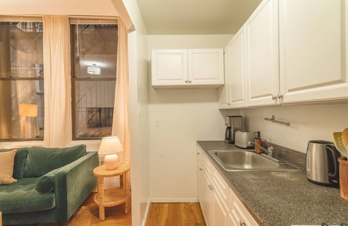 Financial District Apartment | Chic 3BR with 3 Beds and 1 Bath Steps from the Vibrant Stone Street District