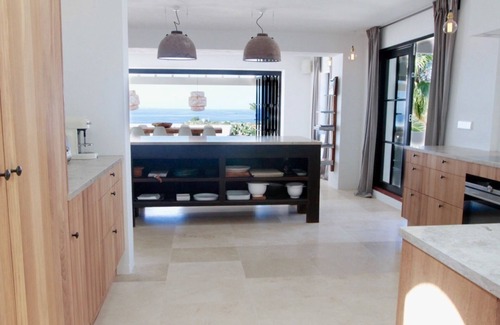 Cap Martinet Villa | Chic 6 Bedroom Retreat in Cap Martinet, 1063