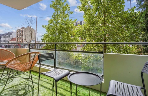 Sartrouville Apartment | Chic apart with terrace and parking