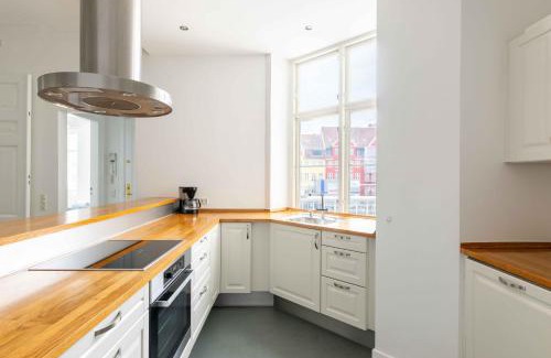 Nyhavn - Amalienborg Apartment | Chic Apartment in Vibrant Area by Copenhagen Canals