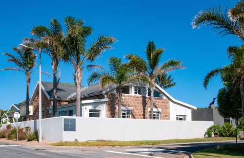 Mossel Bay Villa | Chic Central Villa at affordable rate (pet friendly).
