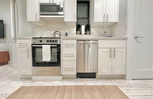 Chelsea Apartment | Chic Clean Renovated 1-bedroom Home with fast WiFi, laundry room in NYC