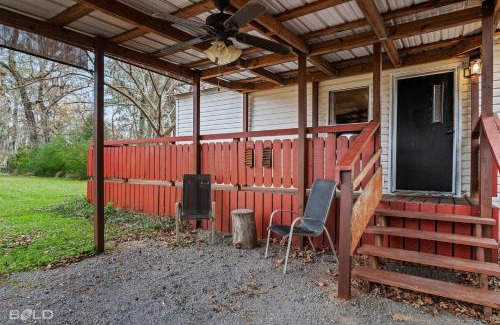 Uncertain House | Chic Cypress View Cabin Wkayaks & Canoes