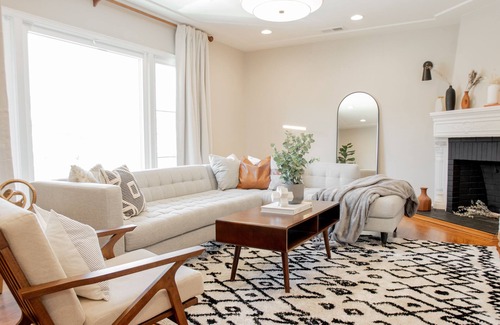 Downtown House | CHIC DESIGNS NEWLY REMODELED 4B/3BA