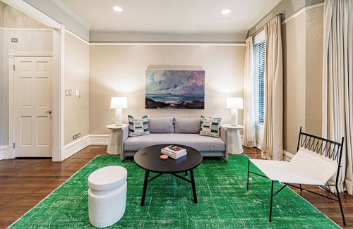 Gold Coast Apartment | Chic & Historic Apartment Steps from Mag Mile