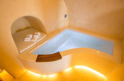 Firostefani Hotel | Chic Hotel Santorini