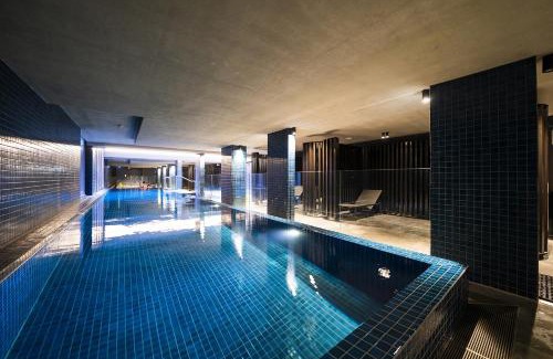 Braddon Apartment | Chic Inner-City 2-Bed Abode with Pool Gym & Sauna