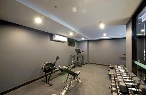 Braddon Apartment | Chic Inner-City 2-Bed Abode with Pool Gym & Sauna
