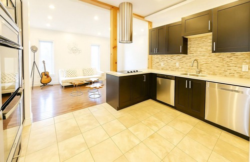 Whitchurch-Stouffville House | Chic Lakefront Summer Escape nWinter furnished long term stays welcome