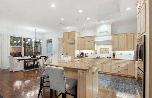 Tarrytown House | Chic & Secluded 4 BDR in Desirable Tarrytown! Sleeps 10 and 10 mins to Downtown!