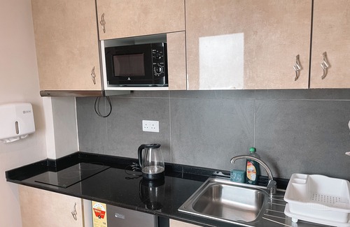Dzorwulu Apartment | Chic studio in welcoming Accra with fitness room, WiFi, AC