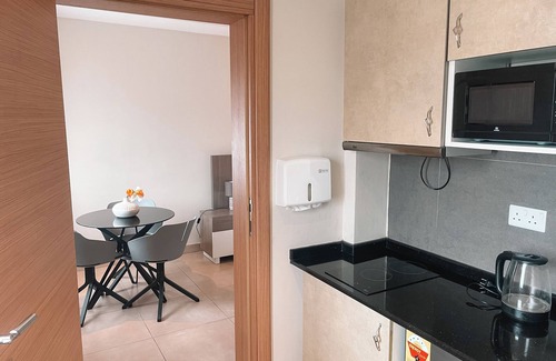 Dzorwulu Apartment | Chic studio in welcoming Accra with fitness room, WiFi, AC