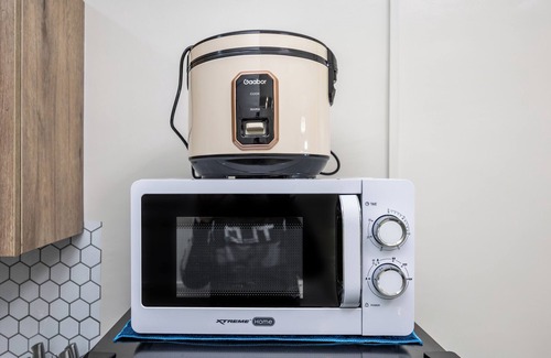 Lapu-Lapu Condo | Chic Studio With Balcony & City View Near Airport