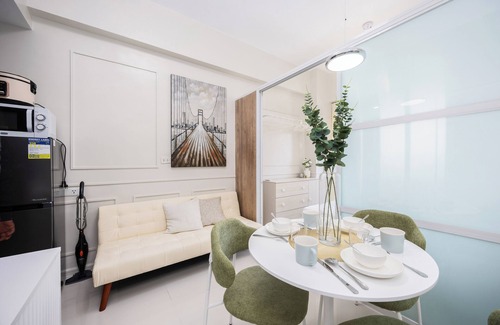 Lapu-Lapu Condo | Chic Studio With Balcony & City View Near Airport