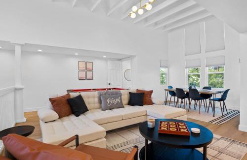 Camelback East House | Chic Uptown Phoenix Home - Pool Table & Perfect Location