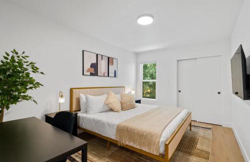 Camelback East House | Chic Uptown Phoenix Home - Pool Table & Perfect Location