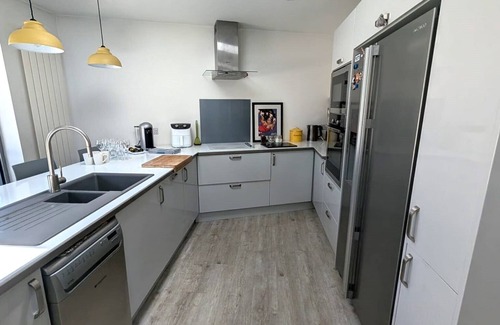 Chichester House | Chichester House I Secure Garden with Hot Tub I Parking I Near Local Beaches