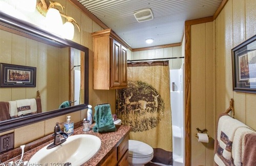 Cookson Cabin | Chicken Creek Cabin, 1 mile from Chicken Creek Boat Ramp.