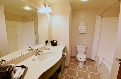Henlawson Hotel | Chief Logan Lodge