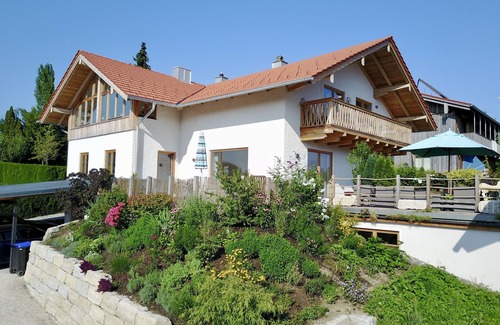 Chieming Apartment | Chiemsee Living - Großzügige, Moderne Ferienwohnung in Seenähe