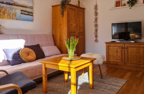 Arlaching Apartment | Chiemseetraum, im Erdgeschoss mit Seeblick, 1-2 Personen, 36 qm