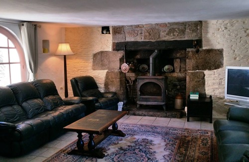 Saint-Nicolas-du-Pelem House | Child friendly house with pool , WIFI