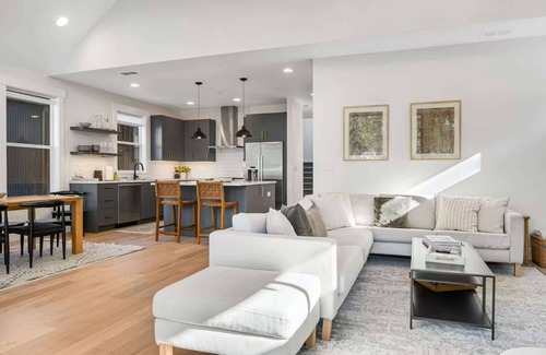 Roslyn House | Chill, Grill & Soak | Forest Hot Tub, Firepit, BBQ