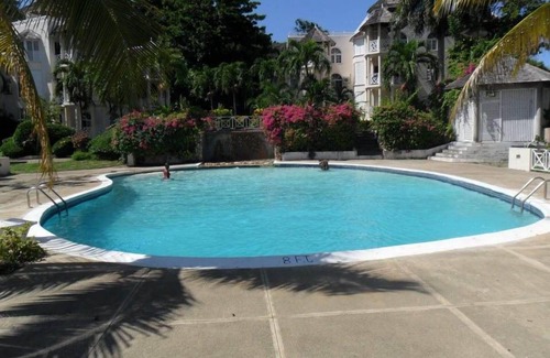 Ocho Rios Condo | Chill on tha hill/free wi fi A/c, free wi fi, gated community