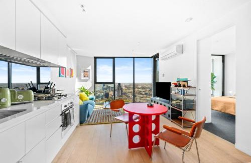 Melbourne Central Business District Apartment | Chilla Sky 1B1B APT with Sunshine View