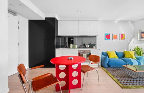 Melbourne Central Business District Apartment | Chilla Sky 1B1B APT with Sunshine View