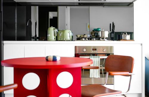 Melbourne Central Business District Apartment | Chilla Sky 1B1B APT with Sunshine View
