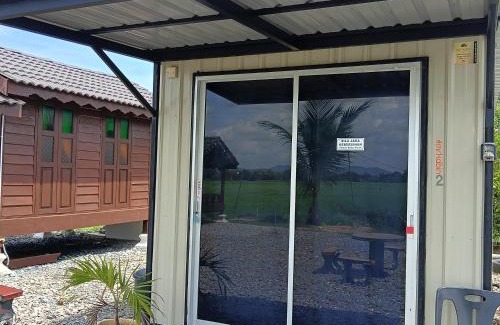 Kampung Banat Bawah Hotel | Chinta chinta cottage kabin 2