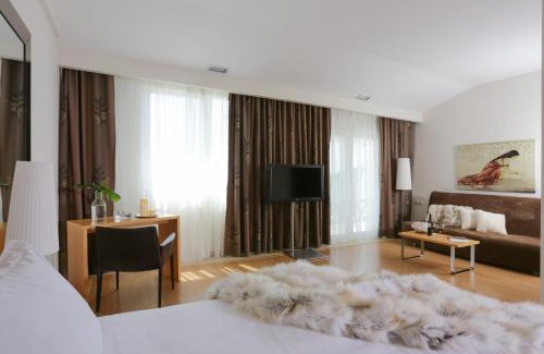Kastoria Hotel | Chloe Luxury Hotel