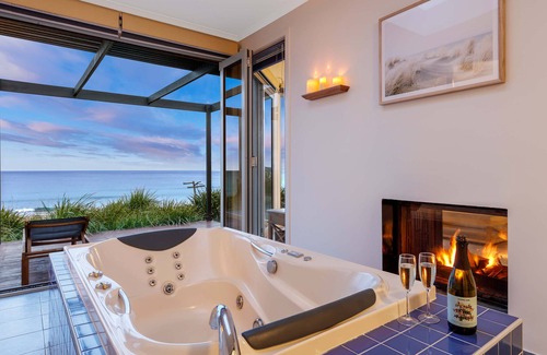 Apollo Bay Villa | Chocolate Gannets - Seafront Villa with full ocean views, 50meters from beach