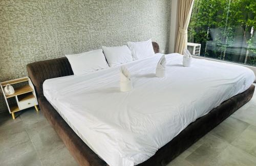 Hin Lek Fai Villa | Chomchom Pool Villa