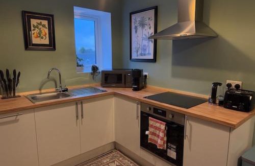 Chorlton-cum-Hardy Apartment | Chorlton Stylish & Convenient