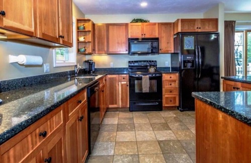 Bartlett House | CHR220 · Thistle Lodge: walk to ski trails on Attitash