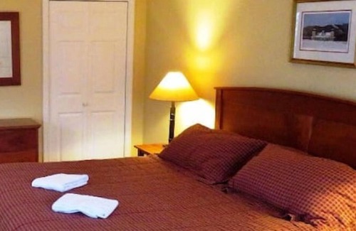 Bartlett House | CHR220 · Thistle Lodge: walk to ski trails on Attitash