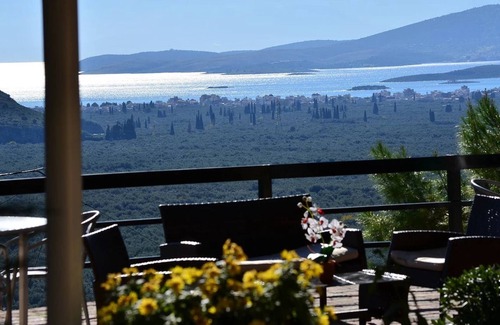 Delphi RV Rental | Chrissa Camping Rooms & Bungalows