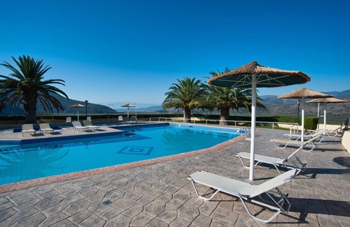 Delphi RV Rental | Chrissa Camping Rooms & Bungalows