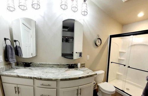 Abbott Loop House | Chucks Place in Anchorage
